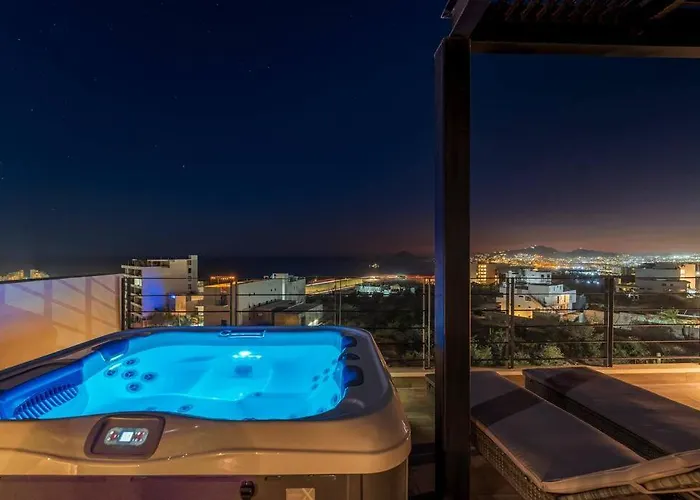 View Rooftop With Heated Jacuzzi Apartamento *